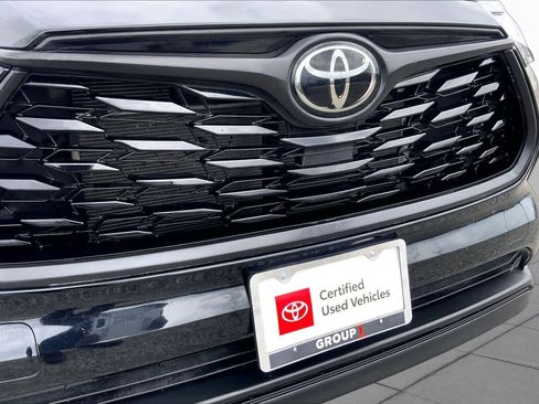 Certified 2024 Toyota Highlander XLE FWD image 29