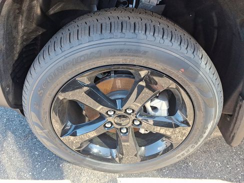 New 2025 Jeep Grand Cherokee Limited w/ Luxury Tech Group II image 4