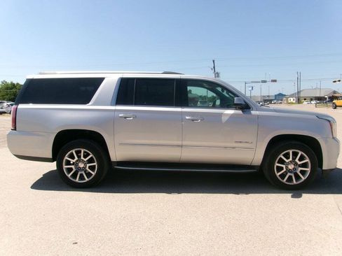 Used 2020 GMC Yukon XL Denali AWD/4WD image 3