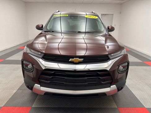 Used 2023 Chevrolet TrailBlazer LT w/ Convenience Package FWD image 2