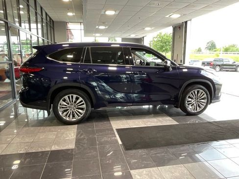 Used 2023 Toyota Highlander Platinum AWD/4WD image 5