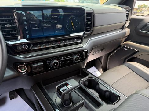 Used 2023 Chevrolet Silverado 1500 ZR2 image 33