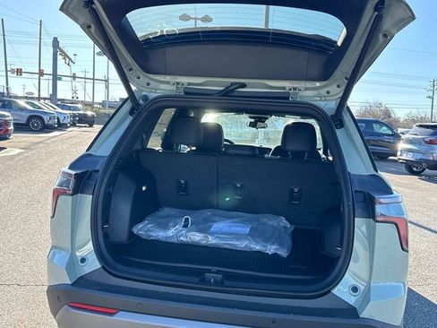 New 2026 Chevrolet Equinox LT w/ Convenience Package II FWD image 13