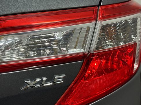 Used 2013 Toyota Camry XLE w/ Convenience Pkg image 33