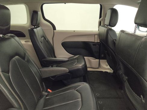 Used 2020 Chrysler Voyager Lxi FWD image 19
