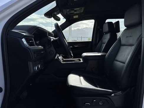 Used 2024 GMC Yukon XL Denali w/ Advanced Technology Package AWD/4WD image 19
