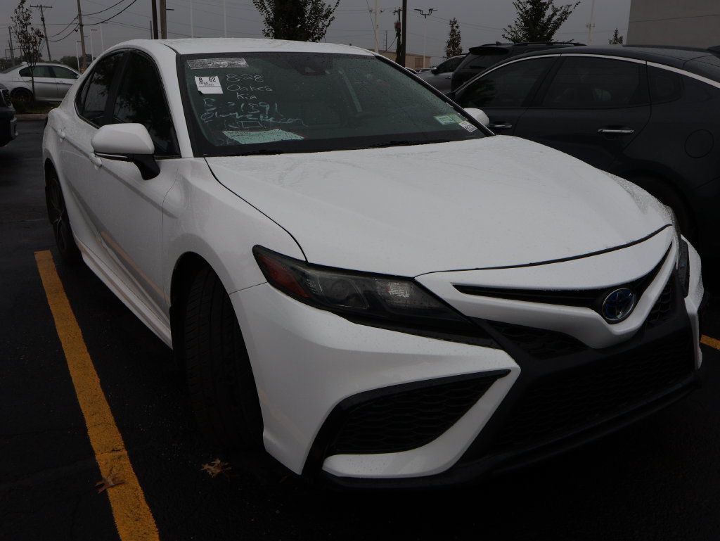 Used 2024 Toyota Camry SE FWD image 6