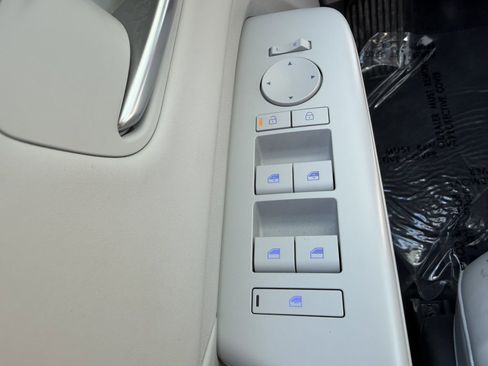 Used 2024 Hyundai Kona Limited FWD image 27