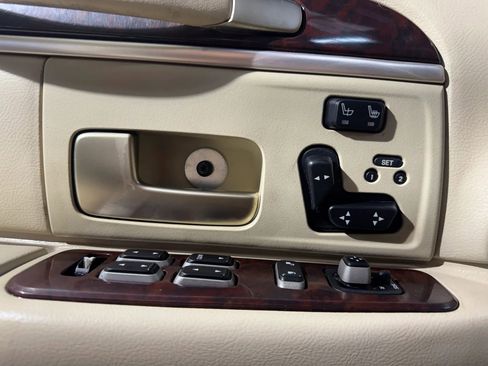 Used 2007 Lincoln Town Car Signature Limited RWD image 6