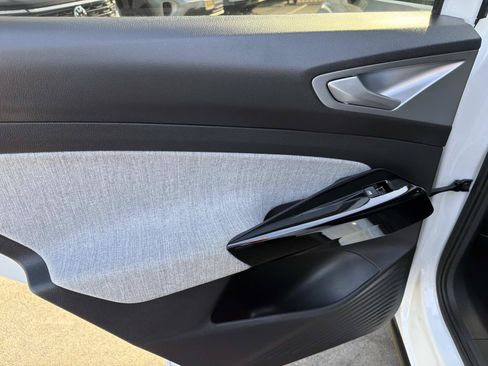 Certified 2023 Volkswagen ID.4 Pro RWD image 9
