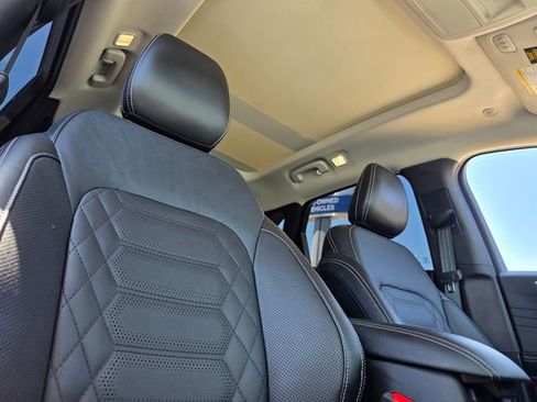 Used 2023 Ford Escape SE w/ PHEV Premium Package FWD image 17