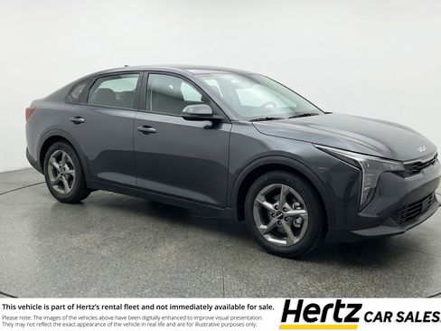 Used 2025 Kia K4 LXS image 1