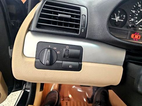 Used 2002 BMW 325i Sedan image 16