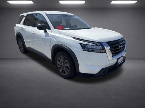 Used 2024 Nissan Pathfinder S FWD image 16