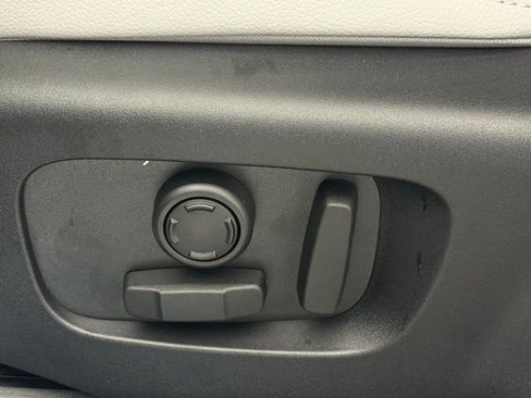 New 2026 Land Rover Range Rover Velar S image 25