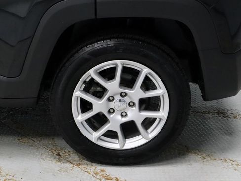 Used 2023 Jeep Renegade Latitude w/ Premium Group AWD/4WD image 19