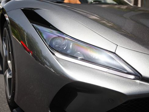 Used 2022 Ferrari F8 Tributo RWD image 13