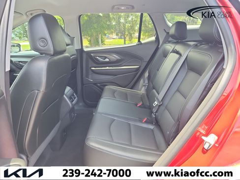 Used 2023 GMC Terrain SLT w/ Infotainment Package II FWD image 13