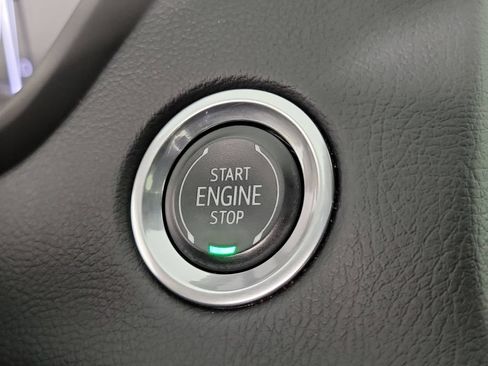 Used 2021 Cadillac XT4 Premium Luxury FWD image 31