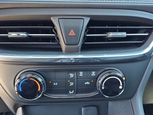 Used 2025 Buick Encore GX Preferred image 28