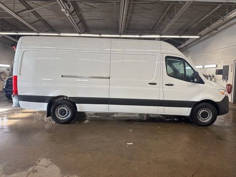 Used 2021 Mercedes-Benz Sprinter 2500 image 7