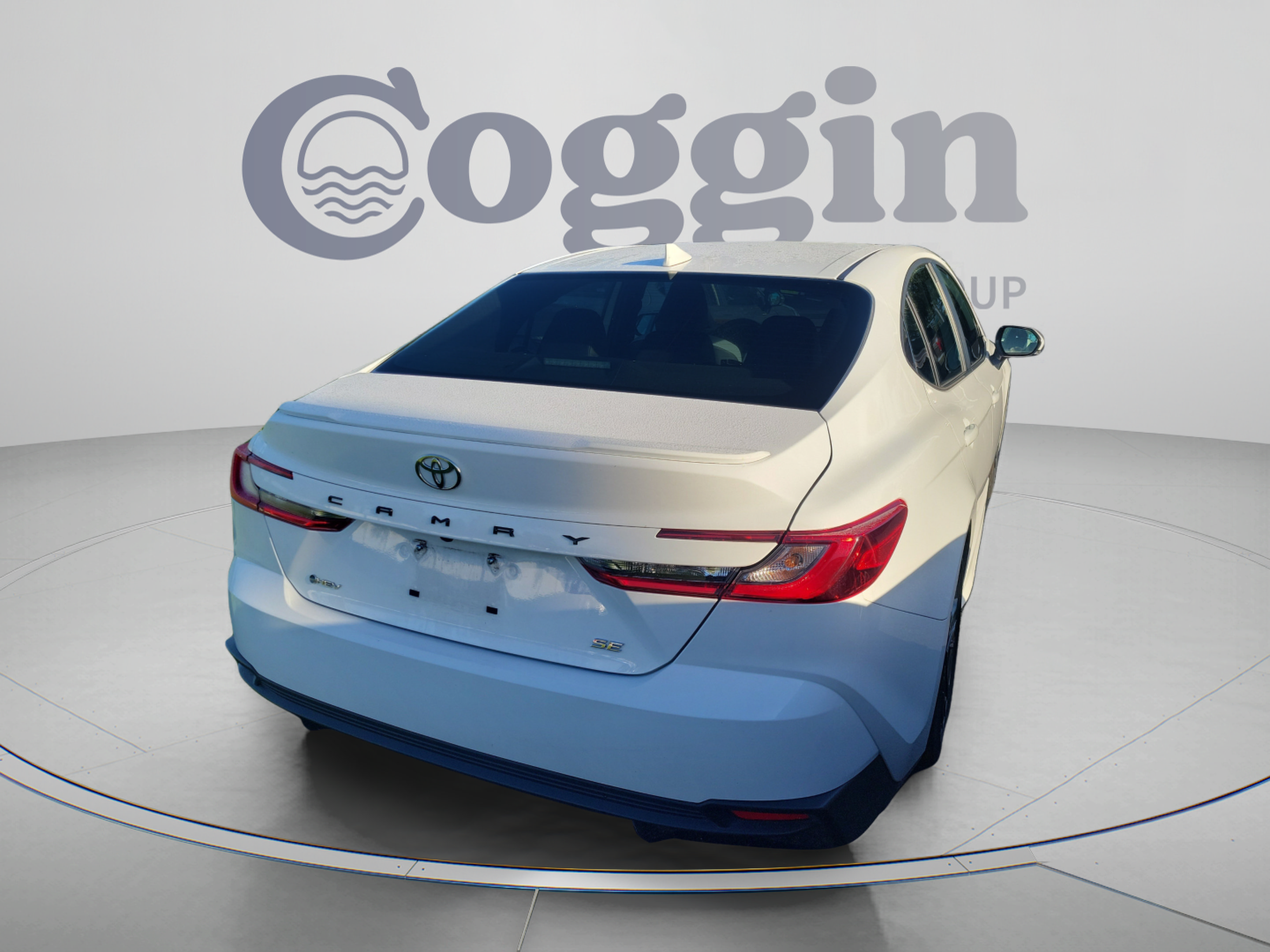 Used 2025 Toyota Camry SE FWD image 4
