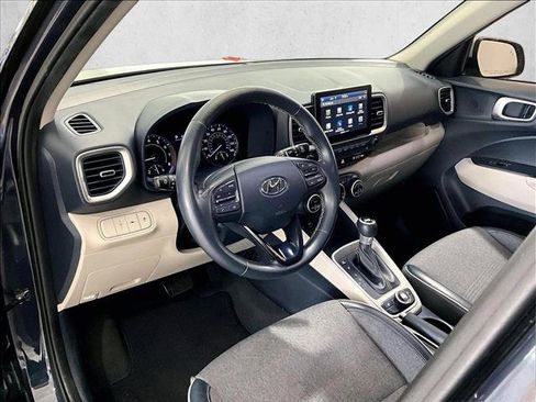 Used 2020 Hyundai Venue FWD image 14
