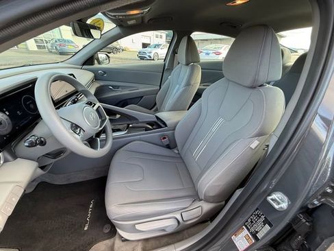 Used 2024 Hyundai Elantra SEL image 18