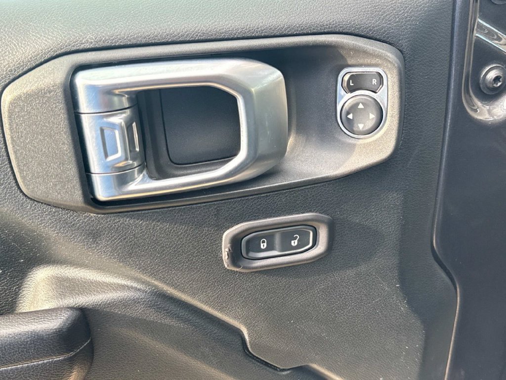 Used 2018 Jeep Wrangler Unlimited Sport S AWD/4WD image 25