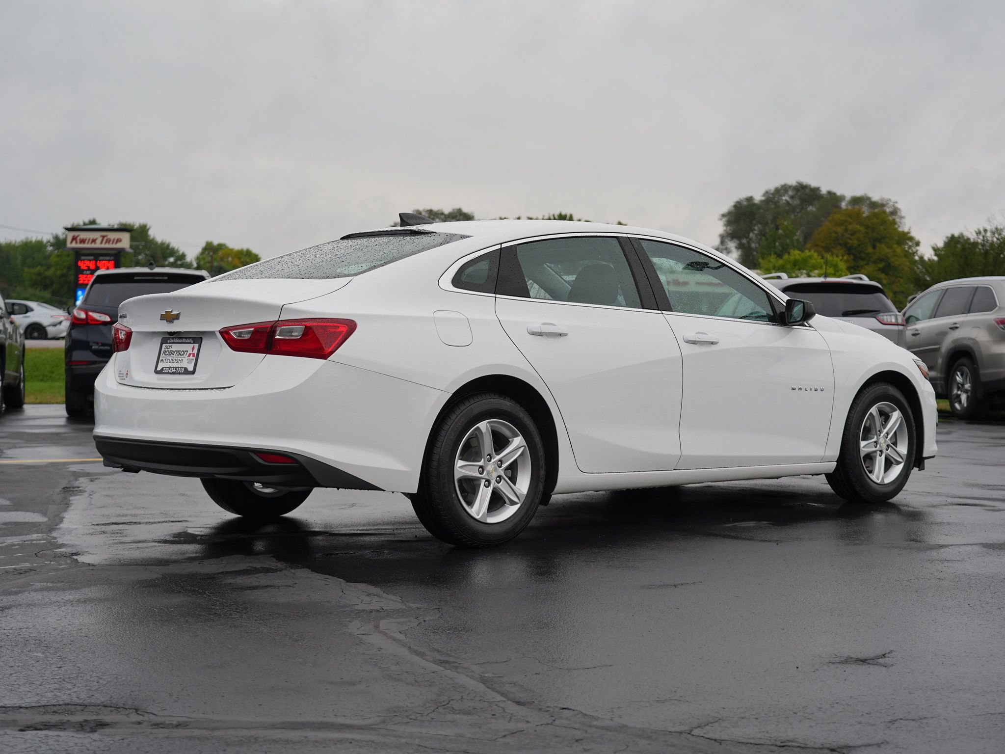 Used 2020 Chevrolet Malibu LS FWD image 3
