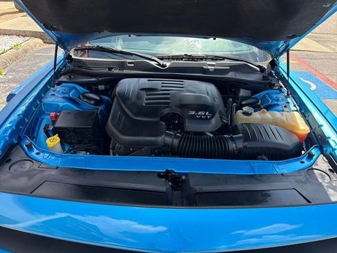 Used 2019 Dodge Challenger SXT w/ Driver Convenience Group RWD image 49