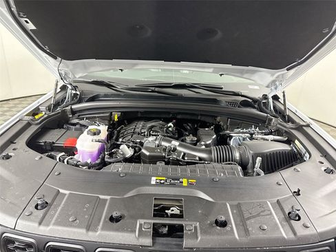 New 2025 Jeep Grand Cherokee Altitude image 23