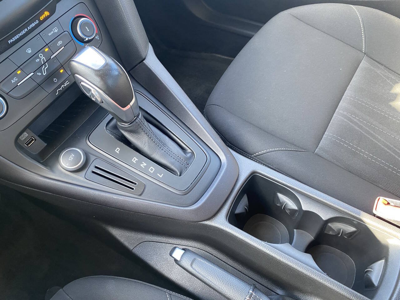 Used 2015 Ford Focus SE FWD image 31