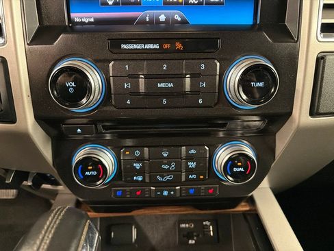 Used 2015 Ford F150 Lariat w/ Equipment Group 502A Luxury AWD/4WD image 16