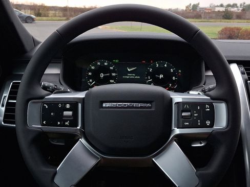 New 2026 Land Rover Discovery Limited Edition image 17