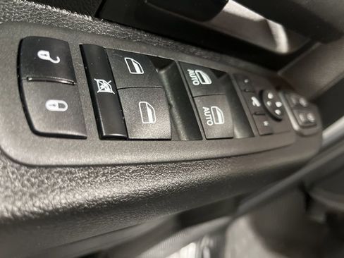 Used 2024 RAM 2500 Tradesman w/ Chrome Appearance Group image 16