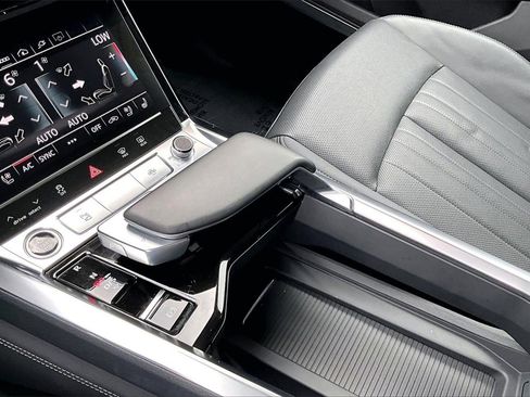 Used 2022 Audi e-tron Premium Plus w/ Premium Plus Package image 23