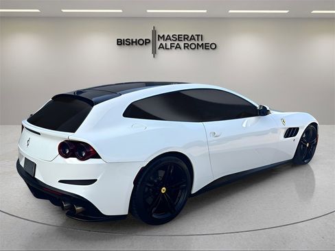 Used 2017 Ferrari GTC4Lusso image 6