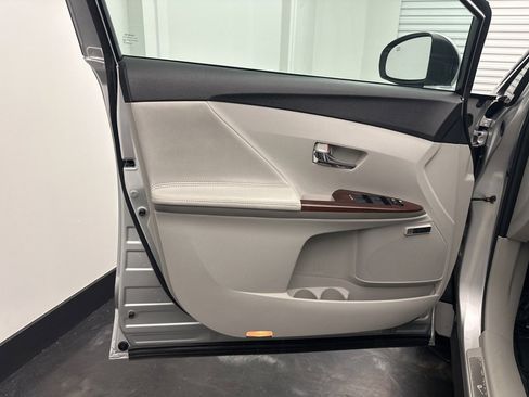 Used 2009 Toyota Venza Base image 16