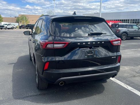 Used 2024 Ford Escape ST-Line w/ Tech Pack #1 AWD/4WD image 8