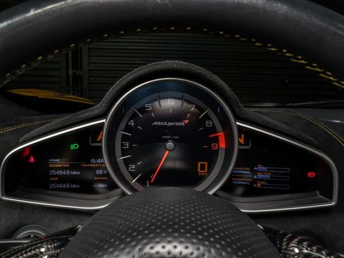Used 2015 McLaren 650S Spider image 28
