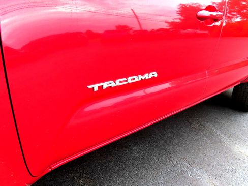 Used 2019 Toyota Tacoma TRD Off-Road image 12