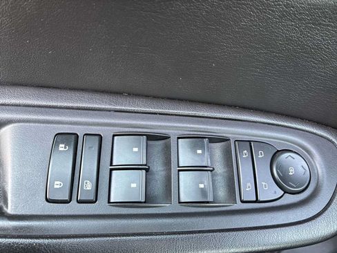 Used 2016 Chevrolet Traverse LTZ FWD image 15