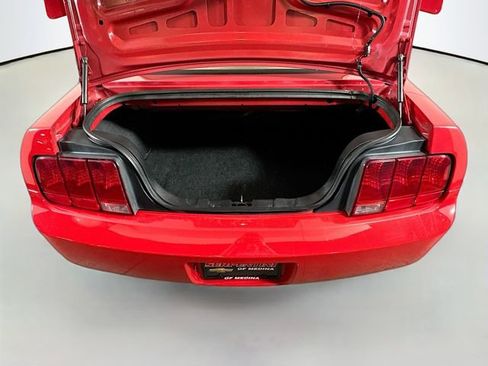 Used 2009 Ford Mustang Convertible image 23