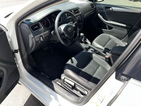 Used 2017 Volkswagen Jetta SE FWD image 15
