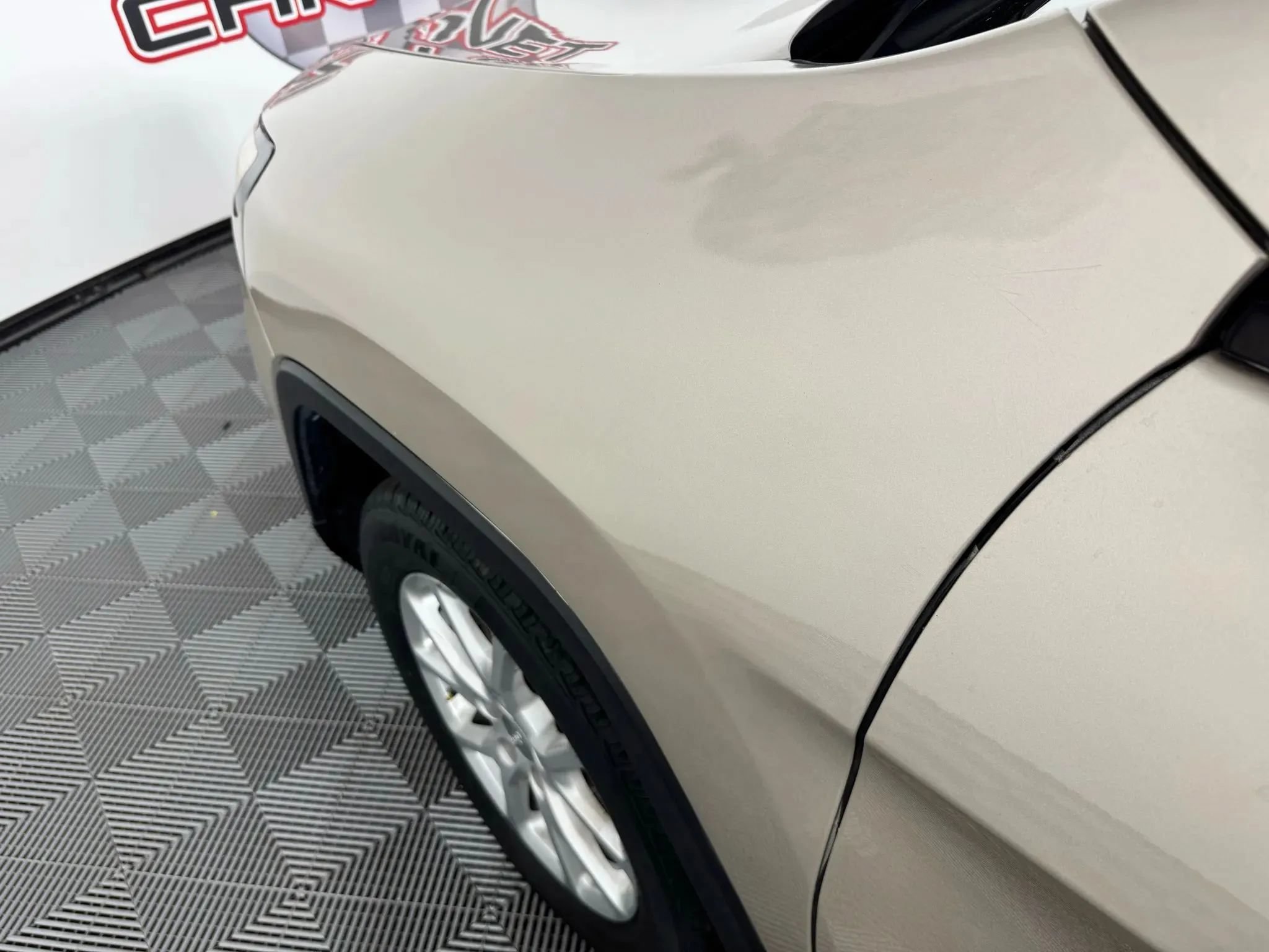 Used 2015 Jeep Cherokee Sport FWD image 21