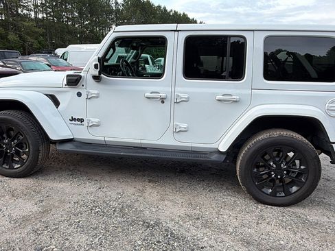 Used 2021 Jeep Wrangler Unlimited Sahara AWD/4WD image 11