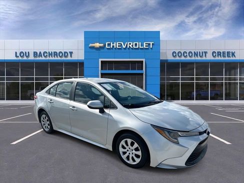 Used 2024 Toyota Corolla LE FWD image 2