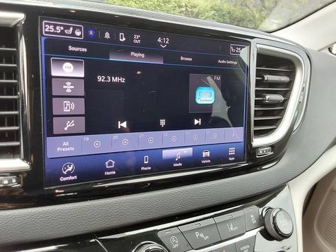 Used 2024 Chrysler Pacifica Touring-L FWD image 32