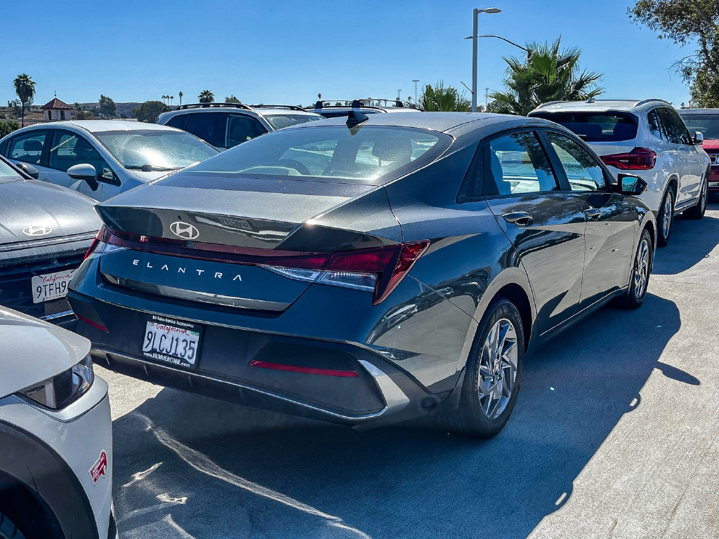 Used 2024 Hyundai Elantra SEL FWD image 8